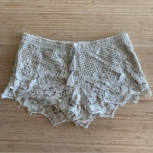 Crochet Shorts in Cream